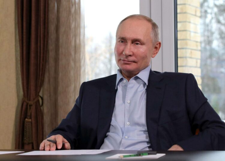 Presidentti Vladimir Putin kiisti omistavansa ökypalatsin.