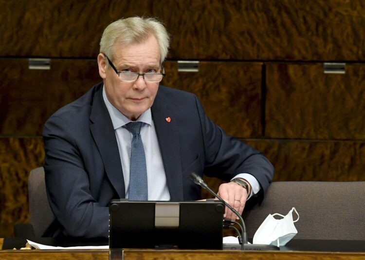 Perustuslakivaliokunnan puheenjohtaja Antti Rinne esitteli soteuudistusta koskevan lausunnon.