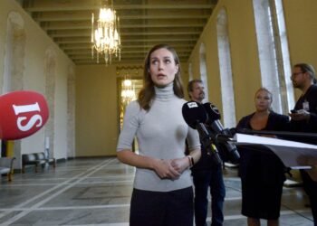 Pääministeri Sanna Marinin mukaan potilasturvallisuuslain tarve ei ole poistunut.