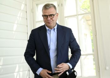 Pääministeri Petteri Orpon (kok.) hallitus on toimimassa vastoin omaa hallitusohjelmaansa.