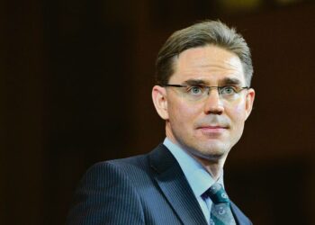 Pääministeri Jyrki Kataisen eläkeheitot on palkansaajien järjestöissä tulkittu uhkailuksi.