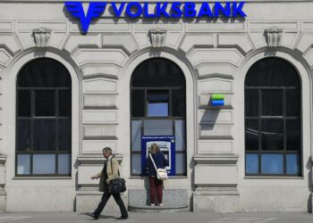 Itävalta ja Luxemburg haraavat pankkisalaisuuden höllentämistä vastaan. Kuvassa pankkikonttori Wienissä.