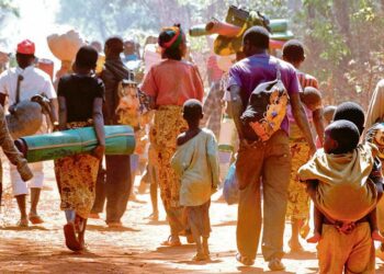 Burundilaispakolaisia Tansaniassa viime lokakuussa.