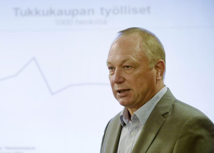 Kaupan liiton toimitusjohtaja Juhani Pekkala esitteli kaupan näkymiä vuosille 2016-2017 maanantaina Helsingissä.
