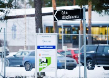 Oulun poliisi varoitti itsenäisyyspäivän alla ulkomaalaistaustaisten miesten ottaneen alaikäisiin tyttöihin yhteyttä netissä.