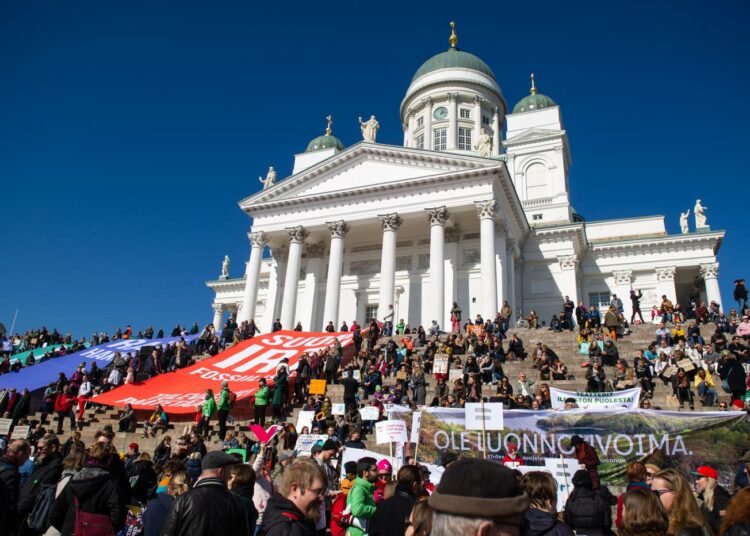 Ensi viikon perjantaina kokoonnutaan suureen ilmastolakkotapahtumaan. Vuosi sitten vastaavaan tapahtumaan osallistui tuhansia ihmisiä.