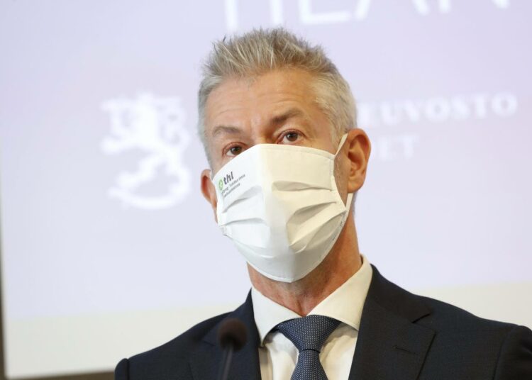 THL:n ylilääkäri Taneli Puumalainen.