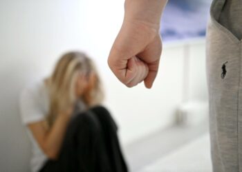 Tilastokeskuksen tilastojen mukaan Suomessa yha kolme neljästä lähisuhdeväkivaltatapauksesta kohdistuu naiseen.