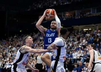 Suomen Olivier Nkamhoua oli vireessä myös sunnuntai-illan pelissä.