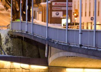 Turun Myllysilta on retkahtanut lähes metrin.