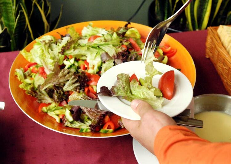 Suuri osa ravintoloista on luvannut laskea hintojaan heinäkuun alussa.