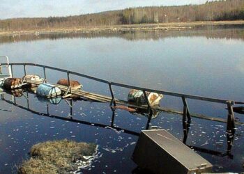 Maa-aineksella jo täytetyn Lipeälammen vaikutukset tuntuvat alapuolen järvissä yhä. Kuva vuodelta 2000.