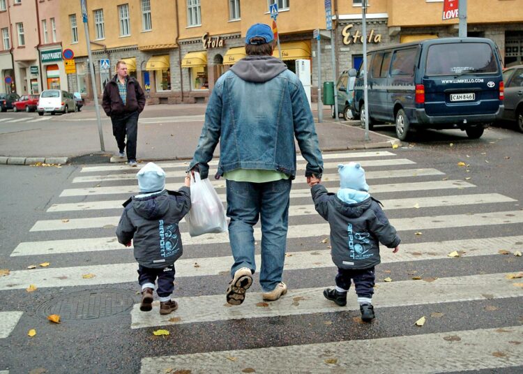 Isät ovat usein äitejä heikommassa asemassa huoltajuuskiistoissa.