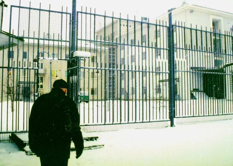 Sukevan vankilan päärakennus.