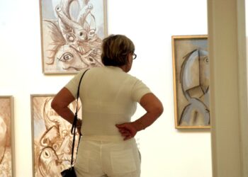 Naiset harrastavat kulttuuria enemmän kuin miehet.