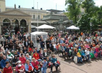 Kimppa-konserttia Espan lavalla seurasi suuri ja innostunut yleisö.