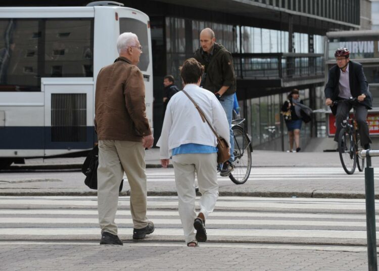 Kansalaisia patistetaan kävelemään ja pyöräilemään ja käyttämään joukkoliikennettä.