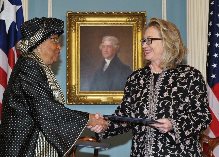 Liberian presidentti Ellen Sirleaf Johnson ja Yhdysvaltain ulkoministeri Hillary Clinton tapasivat tiistaina Washingtonissa.
