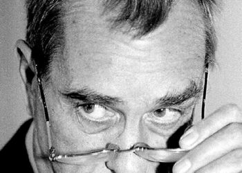Jörn Donnerin ajankuvan pääosassa on Suomen kansa vuonna 1970. Niin tavikset kuin julkkiksetkin saavat sanoa sanottavansa maasta ja sen kulttuurista. Kuvassa ohjaaja itse vuonna 1994.