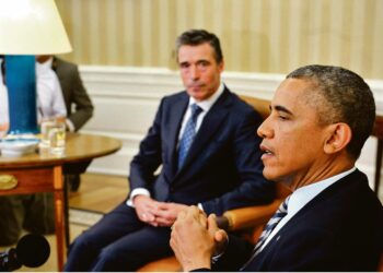 Kirjoittajan mielestä Suomen pitää selkeästi vastustaa sotilaallisia liittoutumia. Kuvassa Yhdysvaltain presidentin Barack Obaman seurassa sotilasliitto Naton pääsihteeri Anders Fogh Rasmussen.