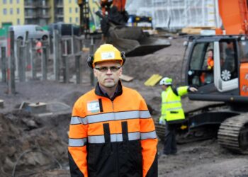 Rakennusliiton puheenjohtaja Matti Harjuniemi pitää yritysten huonoa johtamista kilpailukykyongelmien syynä.