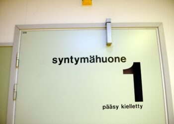 Kätilöliitto järjestää perjantaina antikarnevaalien synnytysosastojen harventamista vastaan.