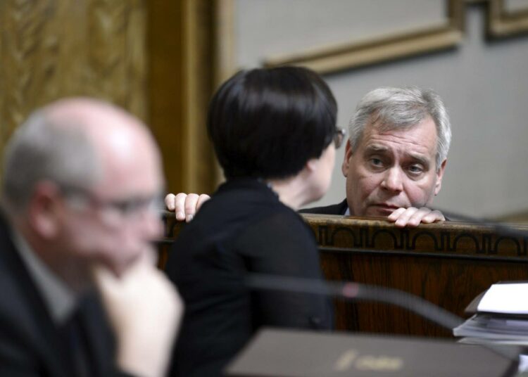 Valtiovarainministeri Antti Rinne myöhästyi välikysymyskeskustelusta keskiviikkona.