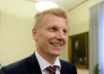 Keskustan eduskuntaryhmän puheenjohtaja Kimmo Tiilikainen.