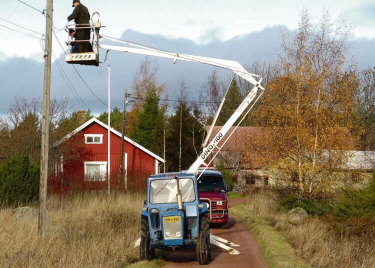 Led-valaisimet asennettiin hyvissä ajoin ennen tuulivoimalan valmistumista.