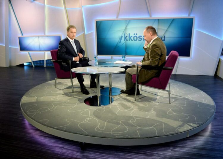 Asiaa, ei viihdettä, on Yle-työryhmään kuuluvan Teuvo Hakkaraisen linjaus. Ykkösaamu siis saisi jatkaa. Viime lauantaina tasavallan presidentti Sauli Niinistö oli toimittaja Jari Korkin haastateltavana Ykkösaamussa.