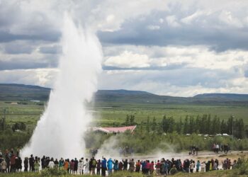 Jos Islanti toteuttaa suunnitteilla olevan rahareformin, turistit ihmettelisivät Islannin luonnonihmeiden lisäksi talouden kukoistusta.