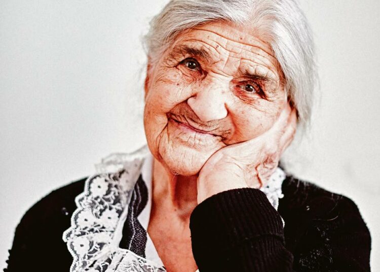 Ei se hääppöistä ollut, muistelee 91-vuotias Irja Bolström kärryaikaa.