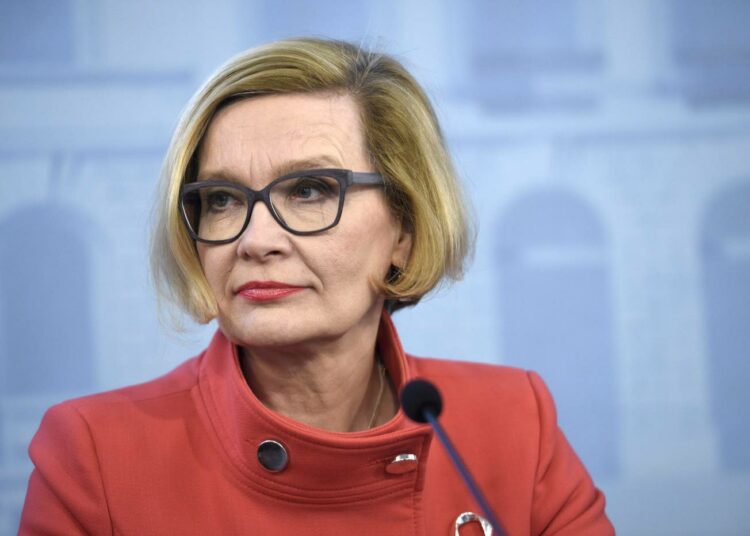 Sisäministeri Paula Risikko.