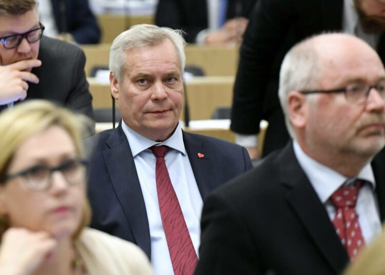 Antti Rinteen johtama SDP on tutkijoiden mielestä jättänyt nousematta uusliberalismia ja talouskuria vastaan.