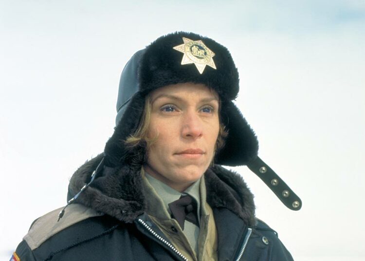 Frances McDormand on murhia tutkiva paikallinen poliisipäällikkö. Hän sai roolistaan naispääosa-Oscarin.