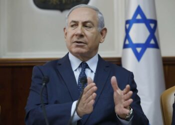 Israelin pääministeri Benjamin Netanjahu johtamassa hallituksen istuntoa sunnuntaina.