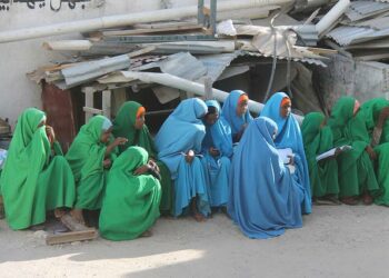 Koulutus on avain naisten aseman parantamiseen, jonka toivotaan vähentävän tyttöjen sukuelinten silpomista. Kuva Somaliasta.