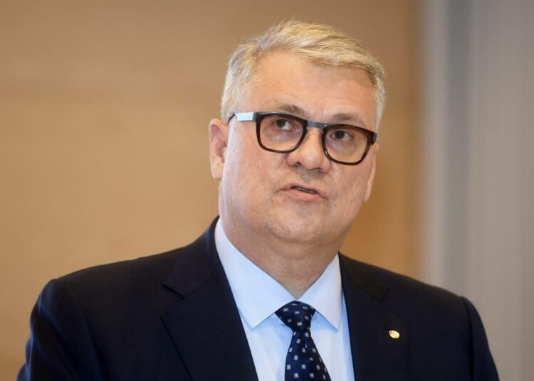 UPM:n toimitusjohtajan Jussi Pesosen palkat ja etuudet olivat 4,8 miljoonaa euroa STTK:n vertailuvuotena 2017.