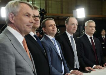 Hallitusneuvotteluista on tulossa mutkikkaat. Kuvassa vihreiden Pekka Haavisto, keskustan Juha Sipilä, kokoomuksen Petteri Orpo, perussuomalaisten Jussi Halla-aho ja SDP:n Antti Rinne eduskuntavaalien tulosillassa.