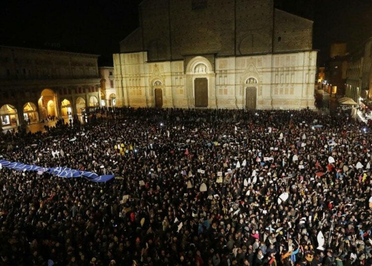 Tästä kaikkia alkoi: sardiinimielenosoitus Bolognassa 14. marraskuuta.