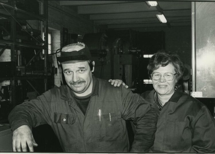 Johan Sjöblom ja Maisi Ojanen. G.Grönlund Ab:lla Kaskisissa vuonna 1985.
