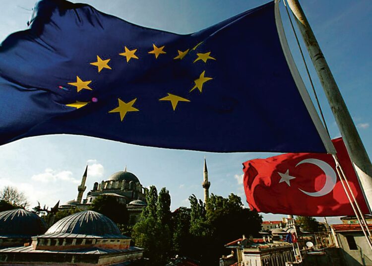 EU-jäsenyyttä havittelevan Turkin yhteiskunnalliset ja valtiolliset tapahtumat jaksavat hämmästyttää lähes päivittäin.
