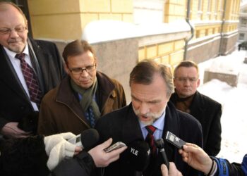 Työmarkkinajärjestöjen johtajat tapasivat perjantaina pääministerin ja valtiovarainministerin. Kuvassa vasemmalta Akavan puheenjohtaja Matti Viljanen, SAK:n puheenjohtaja Lauri Lyly, Elinkeinoelämän keskusliiton toimitusjohtaja Leif Fagernäs ja STTK:n puheenjohtaja Mikko Mäenpää.