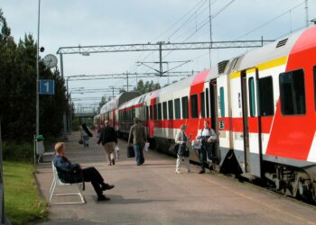 STTK on tyytyväinen lisäpanostuksesta raideliikenteeseen.