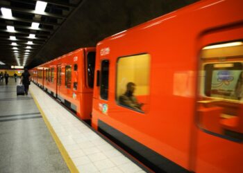 Raideammattilaisten yhteisjärjestö JHL ry:n  jäsenet työskentelevät mm. metroliikenteen palveluksessa.