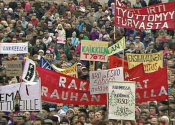 Kymmenettuhannet palkansaajat osoittivat mieltään hallitusta vastaan Senaatintorilla keväällä 1991.