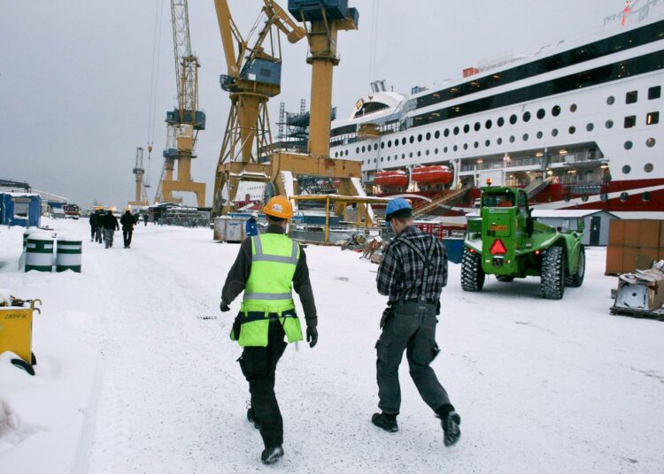 Viking Linen uutta laivaa Viking Gracea viimeistellään STX:n Turun-telakalla 18. joulukuuta 2012. Ammattiliittojen puheenjohtajat olisivat halunneet hallituksen antavan yhtiölle 50 miljoonan euron lainan uuden risteilijätilauksen varmistamiseksi.