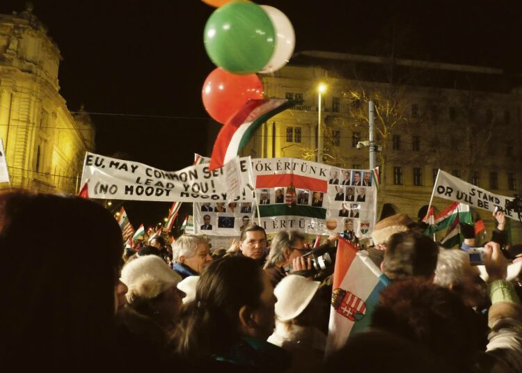 Yksi Zsolt Bayerin organisoimista ”rauhanmarsseista Unkarin puolesta” pidettiin viime vuoden tammikuussa.