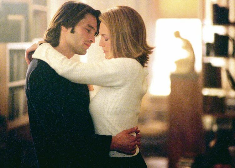 Kohtalokas syrjähyppy on elokuva perheestä, jonka elämä alkaa suistua raiteiltaan kun vaimo (Diane Lane) ajautuu suhteeseen Paulin (Olivier Martinez) kanssa.