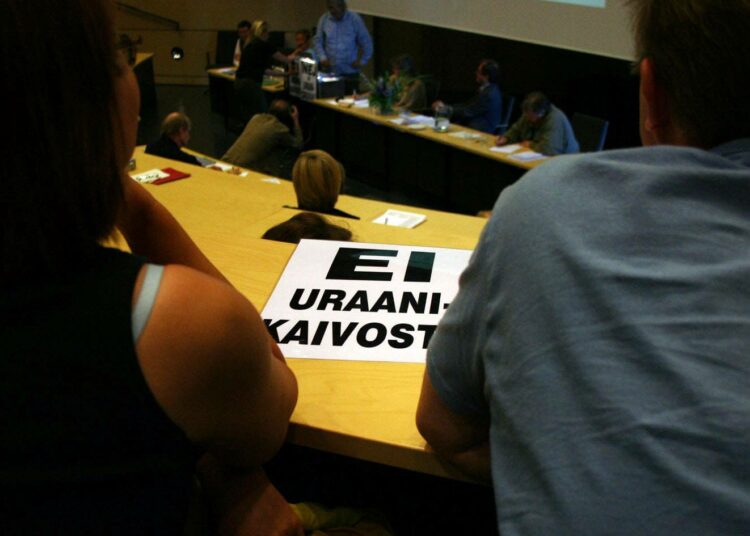 Uraanikaivoksia on Pohjois-Karjalassa vastustettu vuosikausia. Kuva Kolilla vuonna 2008 järjestetystä kansanliikkeiden tapaamisesta.
